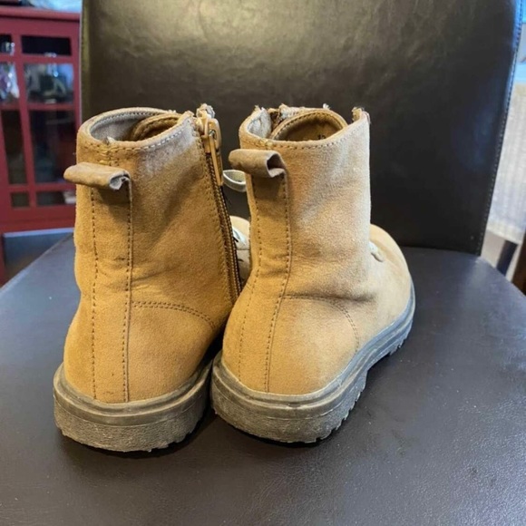 Girls boots - Picture 2 of 4